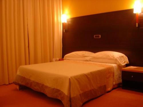 Hotel Villa Alessandra in Alanno Hotel Villa Alessandra in Alanno