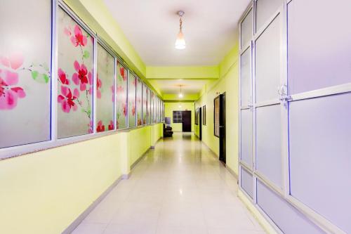 Előcsarnok, Super Hotel O Hyderabad Gate IIT BHU near Benares Hindu Egyetem Előcsarnok, Super Hotel O Hyderabad Gate IIT BHU near Benares Hindu Egyetem