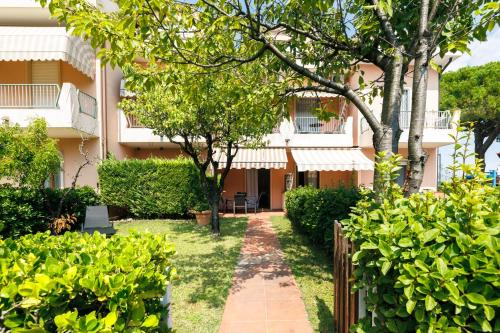 Pool, private garden and beach in the city center in Piazza Brescia Pool, private garden and beach in the city center in Piazza Brescia