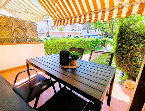 Pool, private garden and beach in the city center in Piazza Brescia Pool, private garden and beach in the city center in Piazza Brescia