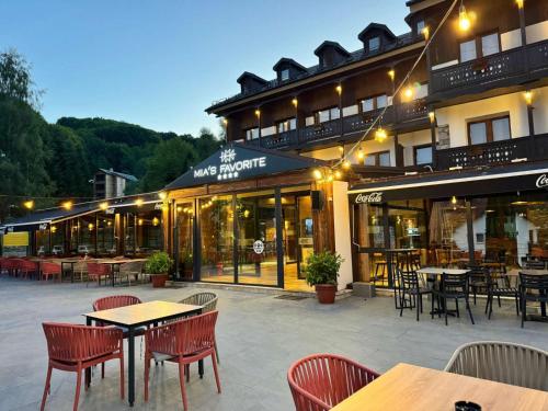 Buitenkant, Mia's Favorite Hotel in Mavrovo Buitenkant, Mia's Favorite Hotel in Mavrovo
