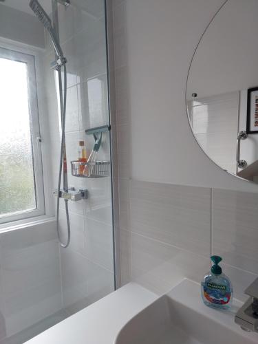 Double room with ensuite shower room in quiet, private house in Worthing Double room with ensuite shower room in quiet, private house in Worthing