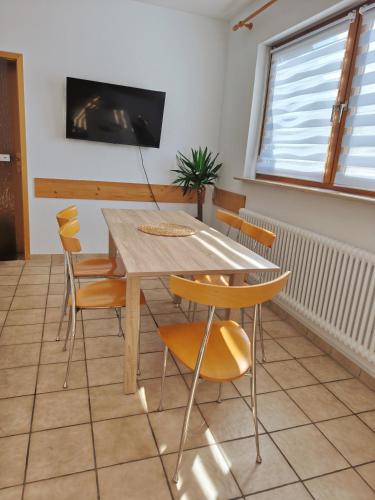 المرافق, Geräumige und ruhig gelegene 4-Zimmer Ferien- & Monteurwohnung nur für Sie allein! (4 Zimmer geraumige und ruhig gelegene Ferien- und Monteurwohnung nur fur Sie allein AUjvari Vermietu) in Spiegelberg المرافق, Geräumige und ruhig gelegene 4-Zimmer Ferien- & Monteurwohnung nur für Sie allein! (4 Zimmer geraumige und ruhig gelegene Ferien- und Monteurwohnung nur fur Sie allein AUjvari Vermietu) in Spiegelberg