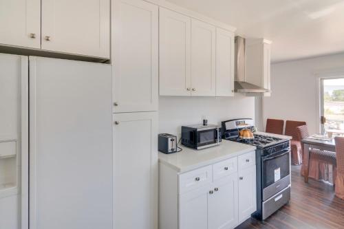 Facilities, HOV Lux Whitehouse Lakeview Terrace in Santa Clarita Facilities, HOV Lux Whitehouse Lakeview Terrace in Santa Clarita