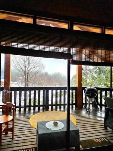 CASA CON VISTA AL VOLCAN Y TINAJA a MINUTOS del CENTRO PUCON in Menetue CASA CON VISTA AL VOLCAN Y TINAJA a MINUTOS del CENTRO PUCON in Menetue