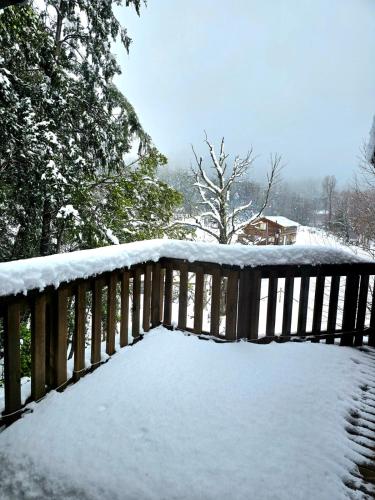 CASA CON VISTA AL VOLCAN Y TINAJA a MINUTOS del CENTRO PUCON in Menetue CASA CON VISTA AL VOLCAN Y TINAJA a MINUTOS del CENTRO PUCON in Menetue