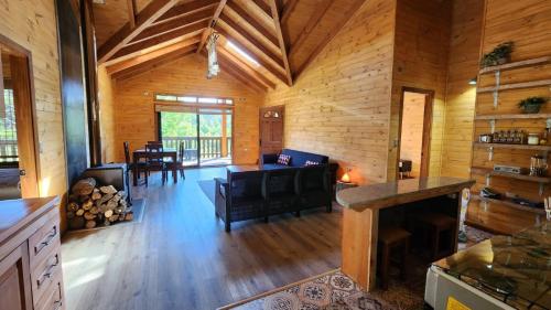 CASA CON VISTA AL VOLCAN Y TINAJA a MINUTOS del CENTRO PUCON in Menetue CASA CON VISTA AL VOLCAN Y TINAJA a MINUTOS del CENTRO PUCON in Menetue