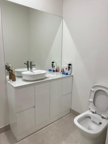 Bathroom, Mooroolbark 火车站附近的阳光大床房 in Mooroolbark Bathroom, Mooroolbark 火车站附近的阳光大床房 in Mooroolbark