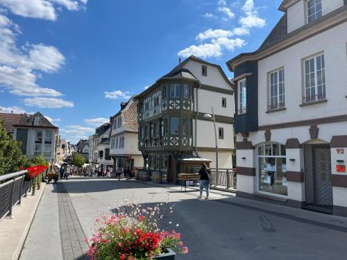مطعم, nava-suites - 2-Zi-Appartement mit Naheblick mitten in Bad Kreuznach in Bad Kreuznach مطعم, nava-suites - 2-Zi-Appartement mit Naheblick mitten in Bad Kreuznach in Bad Kreuznach