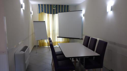 會議室/宴會廳, VMHostel in 蒙泰卡蒂尼泰爾梅 會議室/宴會廳, VMHostel in 蒙泰卡蒂尼泰爾梅