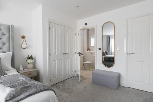 Stylish 4-Bed Home in Central Wellingborough in Isebrook Stylish 4-Bed Home in Central Wellingborough in Isebrook