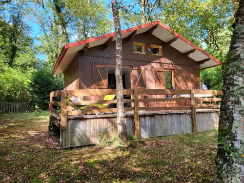 A szálláshely kívülről, La Cabane in Saint-Hilaire-des-Loges A szálláshely kívülről, La Cabane in Saint-Hilaire-des-Loges