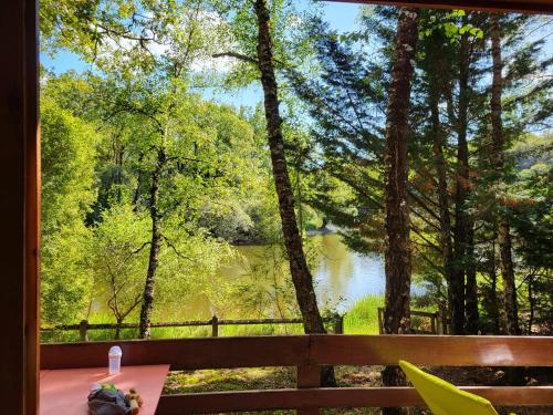 Erkély/terasz, La Cabane in Saint-Hilaire-des-Loges Erkély/terasz, La Cabane in Saint-Hilaire-des-Loges