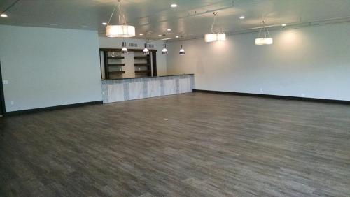 Паб, Okoboji Commons Hotel in Окободжи (Айова) Паб, Okoboji Commons Hotel in Окободжи (Айова)