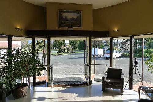 Lobi, The Village Inn Hotel in Te Anau Lobi, The Village Inn Hotel in Te Anau