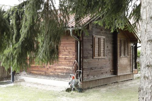 حديقة, Gemütliche Blockhütte mit großem Garten (Gemutliche Blockhutte mit großem Garten) in Neuhofen Im Innkreis حديقة, Gemütliche Blockhütte mit großem Garten (Gemutliche Blockhutte mit großem Garten) in Neuhofen Im Innkreis