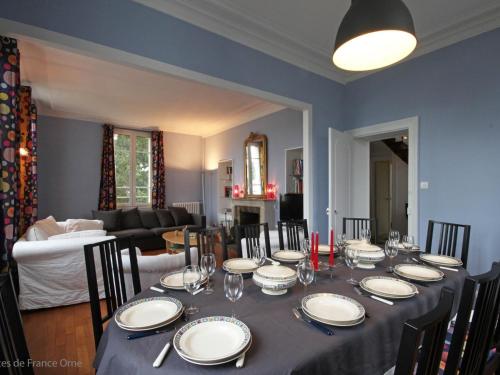 Maison de Maître avec grand parc, 10 pers, centre L'Aigle - FR-1-497-57 (Maison de Maitre avec grand parc, 10 pers, centre L'Aigle - FR-1-497-57) in 萊格勒 Maison de Maître avec grand parc, 10 pers, centre L'Aigle - FR-1-497-57 (Maison de Maitre avec grand parc, 10 pers, centre L'Aigle - FR-1-497-57) in 萊格勒