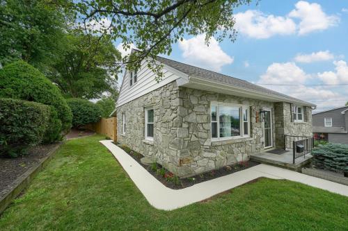 Walnut Street Retreat with Hot Tub, 3 Bedrooms in إيفراتا Walnut Street Retreat with Hot Tub, 3 Bedrooms in إيفراتا