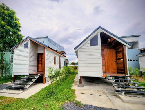 สบาย รีสอร์ท หางน้ำสาคร in Manorom สบาย รีสอร์ท หางน้ำสาคร in Manorom