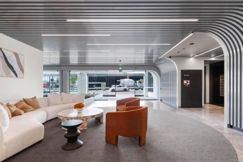 Modern Luxe Charm with Balcony Parking Gym in Ivanhoe Modern Luxe Charm with Balcony Parking Gym in Ivanhoe