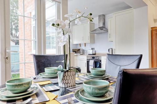 Quirky 2-Bed Brentwood Home Near High St & Station - With Parking in Észak-Brentwood Quirky 2-Bed Brentwood Home Near High St & Station - With Parking in Észak-Brentwood