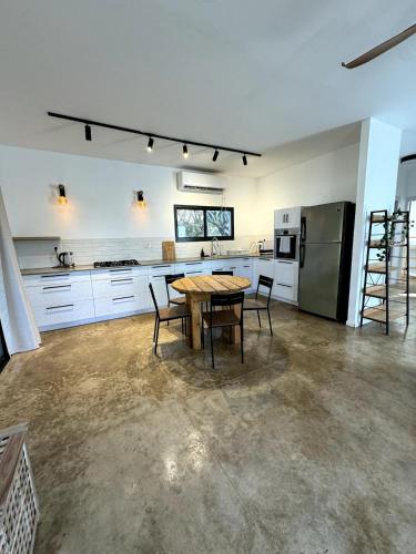 Cozy Farmhouse with Goats, Garden & Deck in 伯利恆哈格利利特 Cozy Farmhouse with Goats, Garden & Deck in 伯利恆哈格利利特