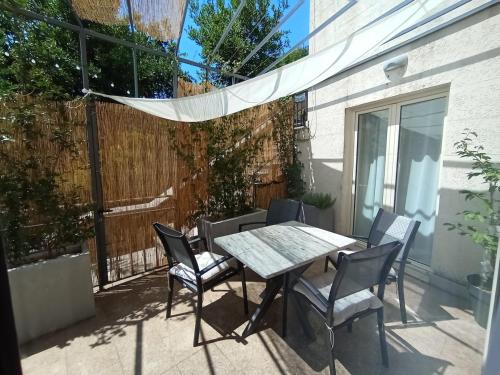 شرفة/ تراس, Svet Kamenari in Josice شرفة/ تراس, Svet Kamenari in Josice