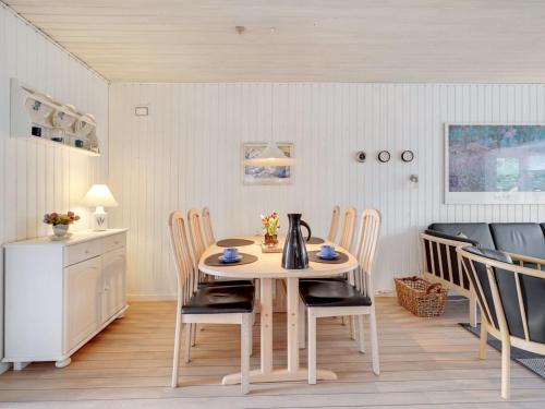 Holiday Home Sighmar - 900m from the sea by Interhome in Oksby Holiday Home Sighmar - 900m from the sea by Interhome in Oksby