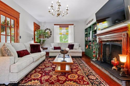 The Victorian House in Canfield (OH) The Victorian House in Canfield (OH)