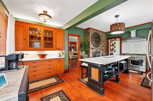 Létesítmények, The Victorian House in Canfield (OH) Létesítmények, The Victorian House in Canfield (OH)