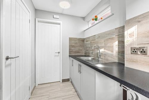 5 Bd Long Stays Parking in 斯塔普爾福德東南 5 Bd Long Stays Parking in 斯塔普爾福德東南