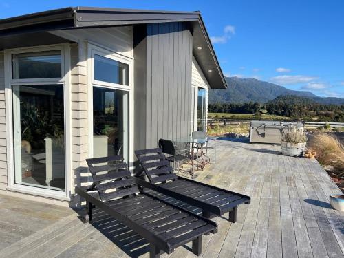 Glacier Lake House in Greater Franz Josef Glacier Lake House in Greater Franz Josef