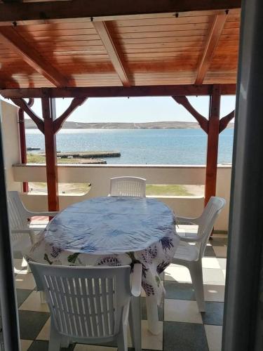 ระเบียง/ชานเรือน, Apartments by the sea Kustici, Pag - 4129 in คุสติซิ ระเบียง/ชานเรือน, Apartments by the sea Kustici, Pag - 4129 in คุสติซิ