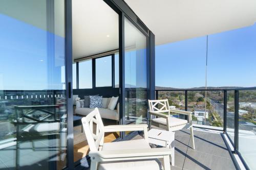 balkon/terras, Bright 1BR Apartment with Stunning Views - Hosted by Canstay in Turner balkon/terras, Bright 1BR Apartment with Stunning Views - Hosted by Canstay in Turner