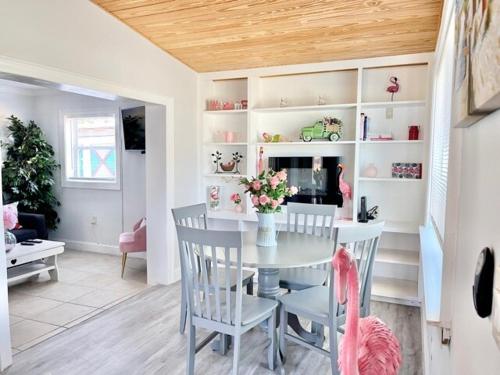 Flamingo Cottage 2 bedroom in Jensen Beach (Florida) Flamingo Cottage 2 bedroom in Jensen Beach (Florida)