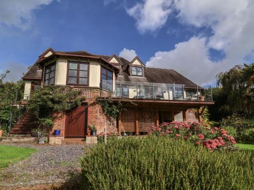 Buitenkant, Hedgerose in Goodleigh Buitenkant, Hedgerose in Goodleigh