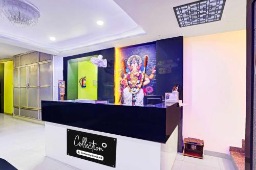 Előcsarnok, Collection O Hyderabad Gate IIT BHU near Benares Hindu Egyetem Előcsarnok, Collection O Hyderabad Gate IIT BHU near Benares Hindu Egyetem