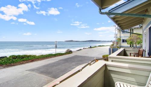 Balcony/terrace, Cypress Inn on Miramar Beach in Half Moon Bay Balcony/terrace, Cypress Inn on Miramar Beach in Half Moon Bay