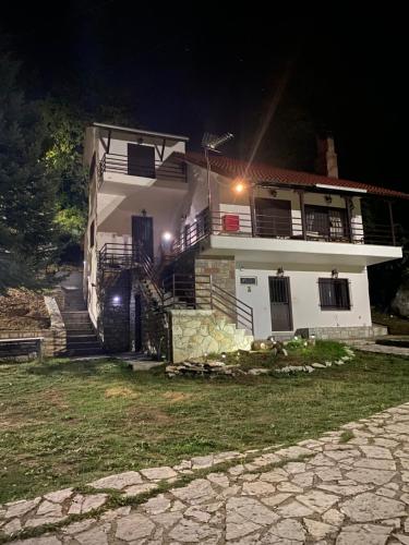 Το σαλέ της λίμνης (Το σαλε της λιμνης) in Kalyvia Fylaktis Το σαλέ της λίμνης (Το σαλε της λιμνης) in Kalyvia Fylaktis