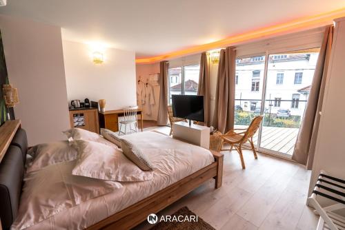 Aracari in Villars-les-Dombes Aracari in Villars-les-Dombes