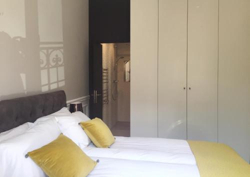 Bathroom, La Suite 19 in Saint Mande Bathroom, La Suite 19 in Saint Mande