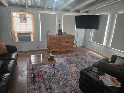 Bigfoots Bungalow in Bandera Bigfoots Bungalow in Bandera