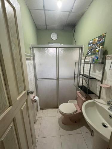 Zuhanyzó, Geos House in Los Santos Zuhanyzó, Geos House in Los Santos