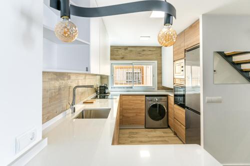 Kitchen, Tu casa con terraza en Madrid in La Latina Kitchen, Tu casa con terraza en Madrid in La Latina