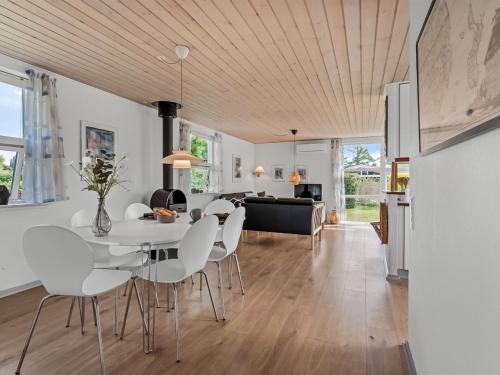 Holiday Home Teija - 300m from the sea by Interhome in Odder Holiday Home Teija - 300m from the sea by Interhome in Odder