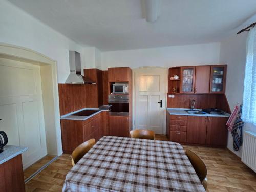 Cocina, Ubytování Ráďa (Ubytovani Rada) in Mikulasovice Cocina, Ubytování Ráďa (Ubytovani Rada) in Mikulasovice