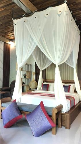 Baruna Sari Villa yoga and reatret view jungle