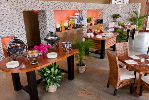 ห้องอาหาร, โรงแรมเพลิแกน เบย์ (Pelican Bay Hotel) in ฟรีพอร์ท ห้องอาหาร, โรงแรมเพลิแกน เบย์ (Pelican Bay Hotel) in ฟรีพอร์ท