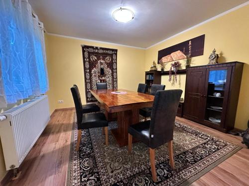 設施, Ferienhaus Fichtenwalde, 160m², 3 SZ, 2 Bäder, bis 6 Personen, Garten, VDSL (Ferienhaus Fichtenwalde, 160m², 3 SZ, 2 Bader, bis 6 Personen, Garten, VDSL) in 貝利茨 設施, Ferienhaus Fichtenwalde, 160m², 3 SZ, 2 Bäder, bis 6 Personen, Garten, VDSL (Ferienhaus Fichtenwalde, 160m², 3 SZ, 2 Bader, bis 6 Personen, Garten, VDSL) in 貝利茨