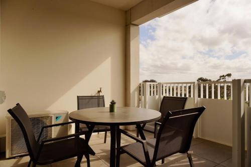 Simply Luxe - 2BR 2Bath Stay in Ivanhoe Simply Luxe - 2BR 2Bath Stay in Ivanhoe